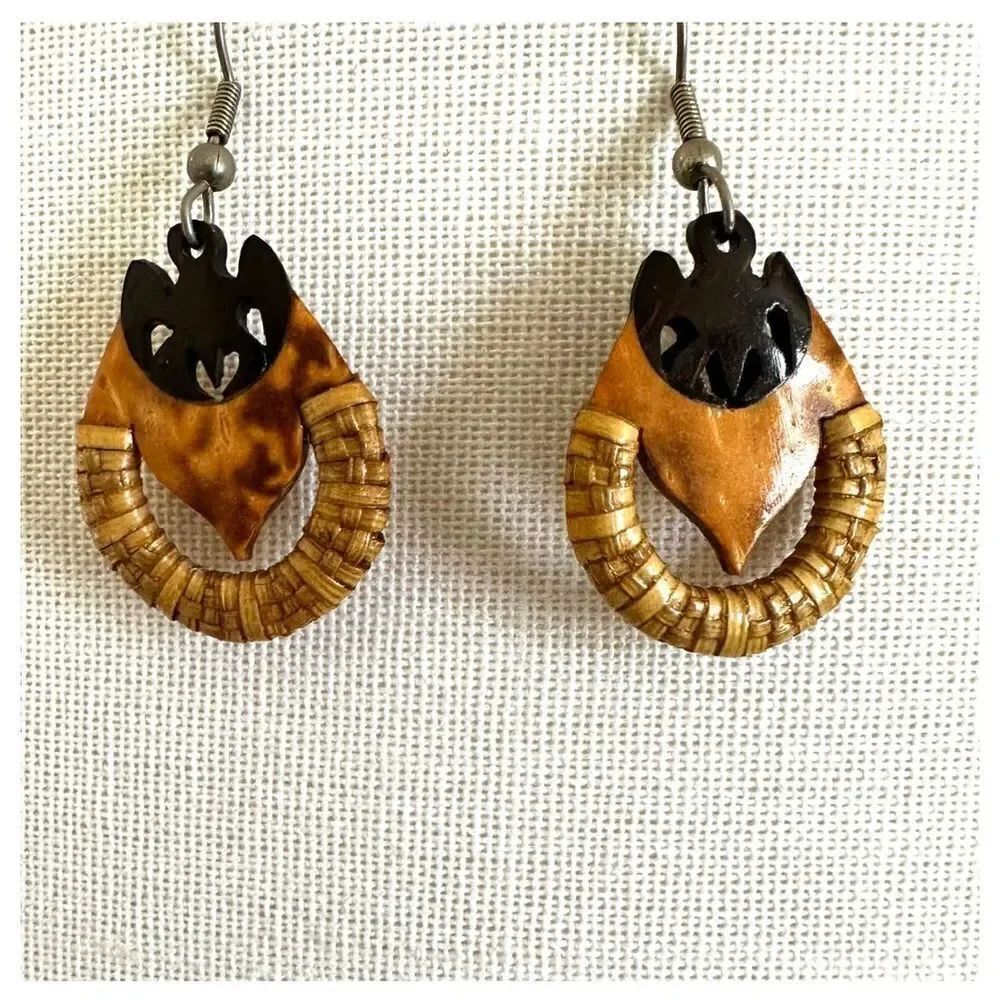 Brown rattan dangling earrings
